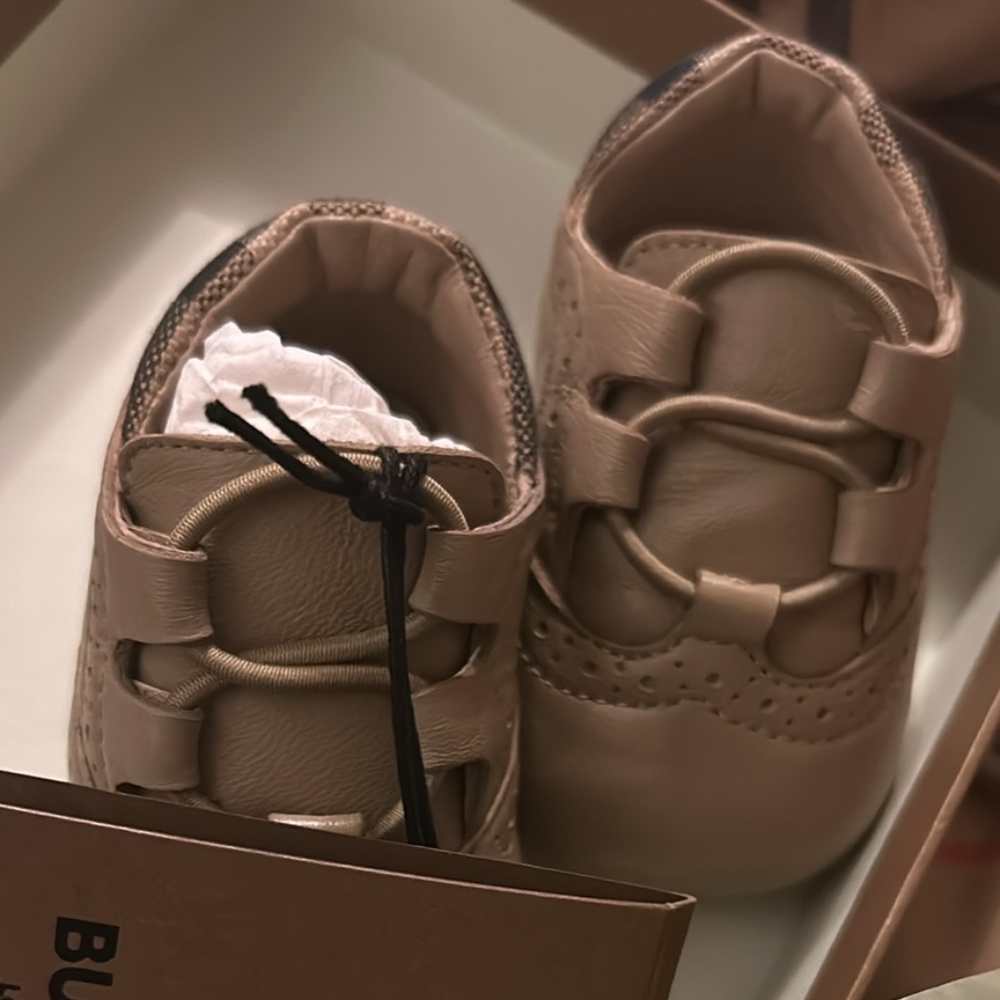 Burberry leather crib shoes
